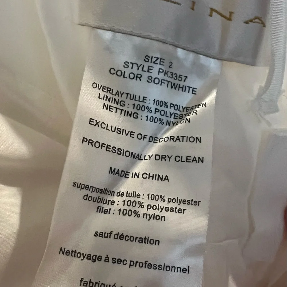 David’s bridal galina wedding dress. Size 2 in soft white. - Picture 6 of 8